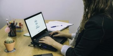 How Businesses Can Use Automation Without Losing the Human Connection