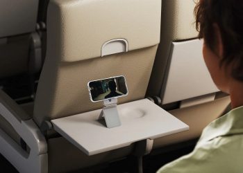 Essential Gadgets For Staying Connected While Traveling